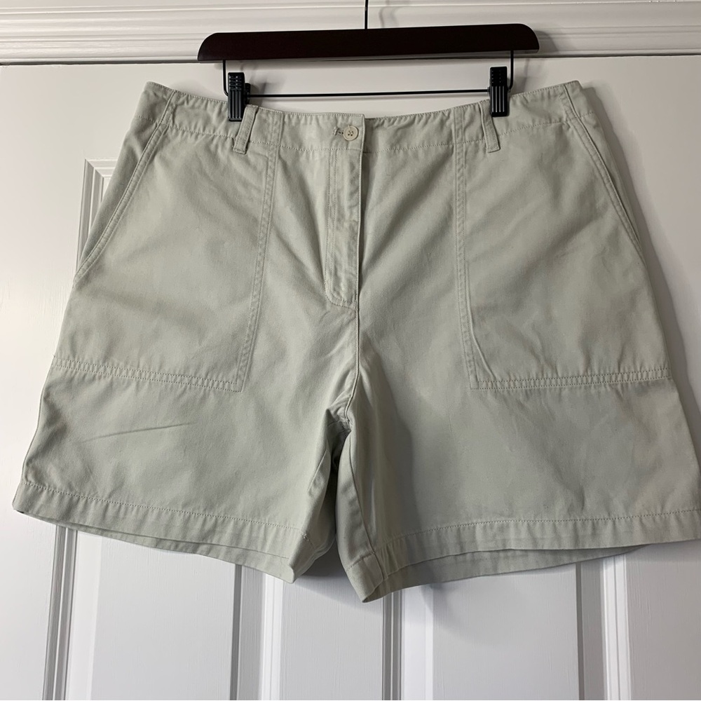 Jones New York Sport Light Khaki Shorts size 16